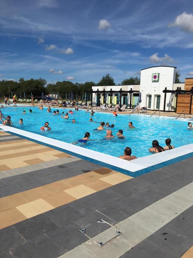 Calypso Hot Tub Breaks Tattershall Lakes Pet Friendly Ngoại thất bức ảnh
