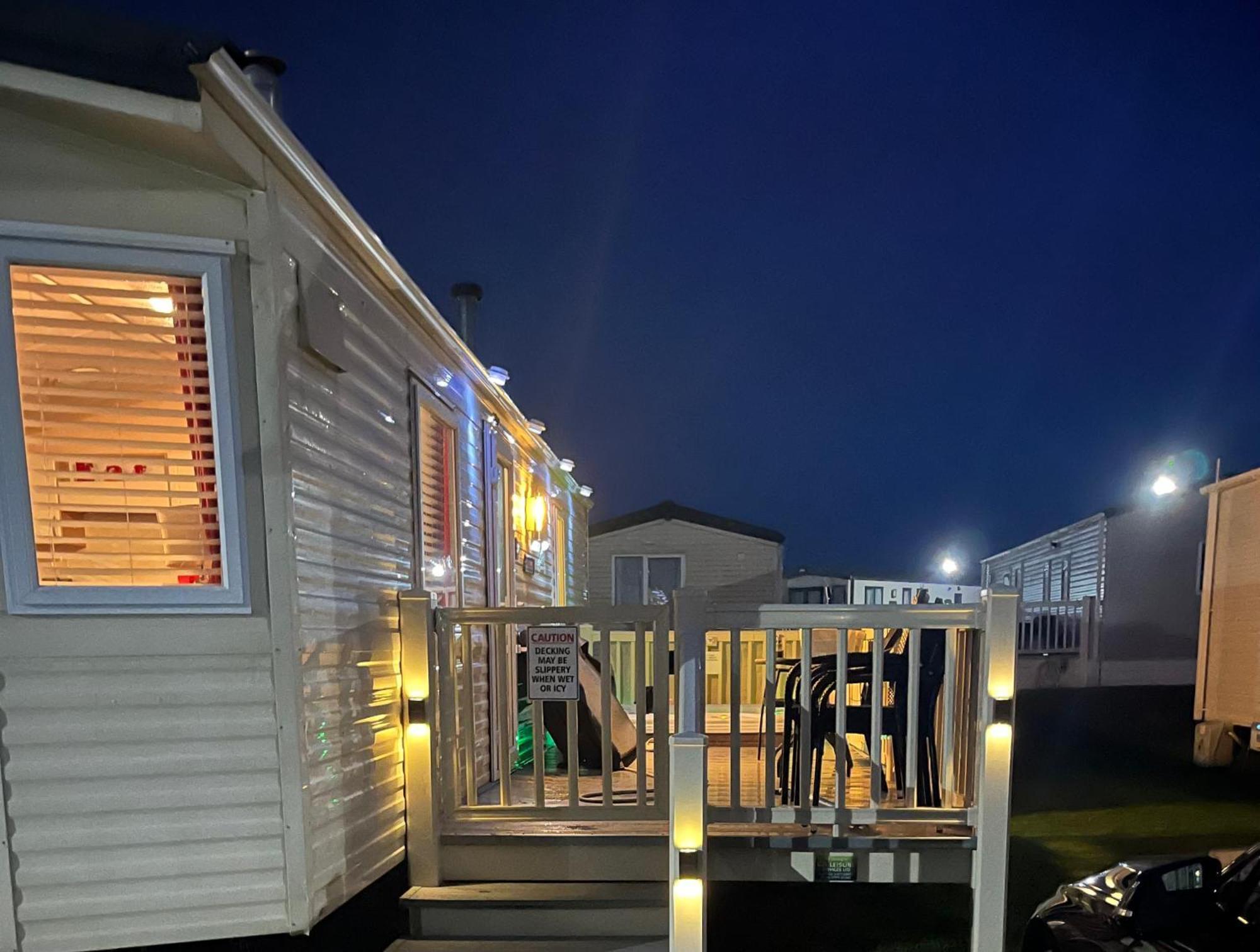 Calypso Hot Tub Breaks Tattershall Lakes Pet Friendly Ngoại thất bức ảnh